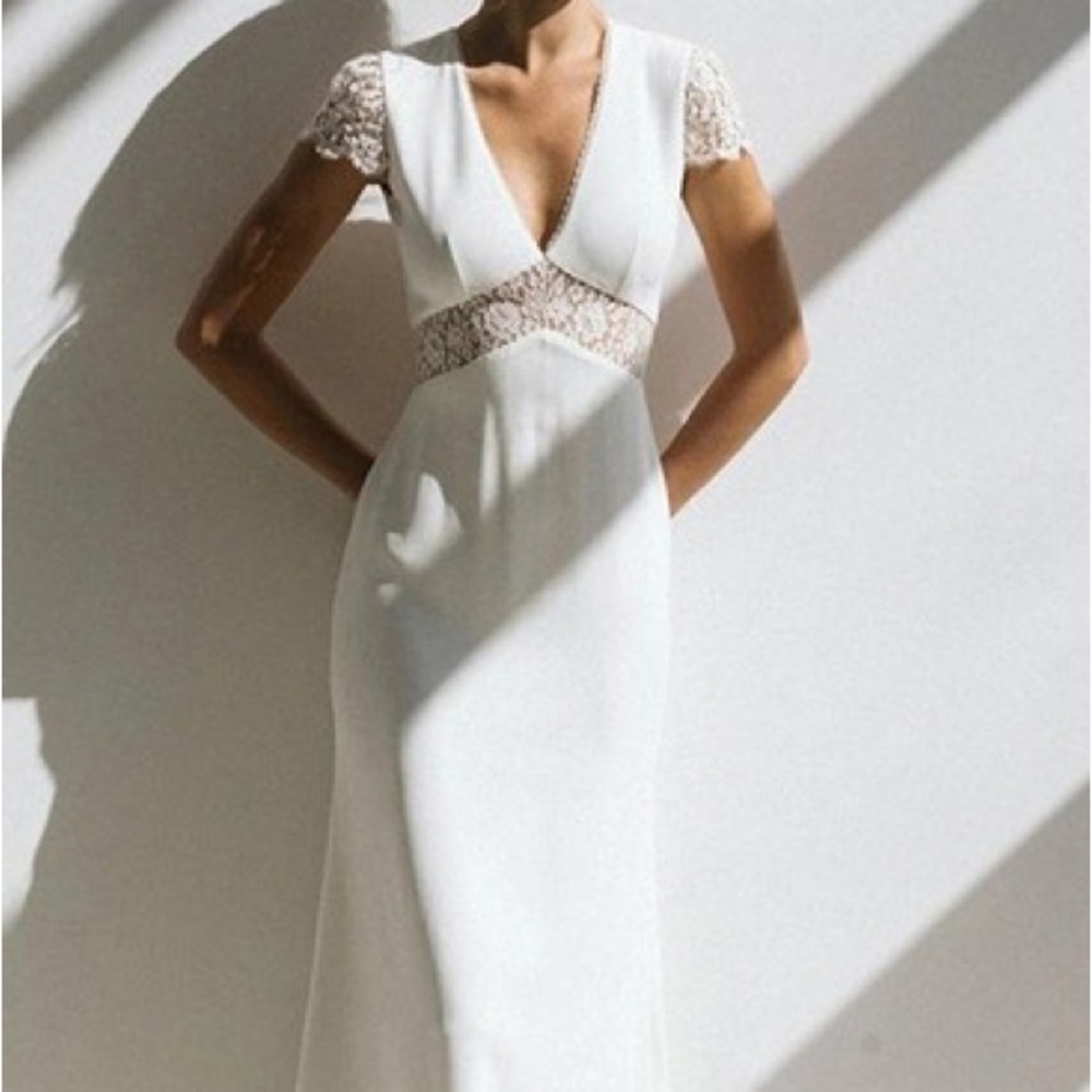 NWOT lace and chiffon wedding dress with cap sleeves